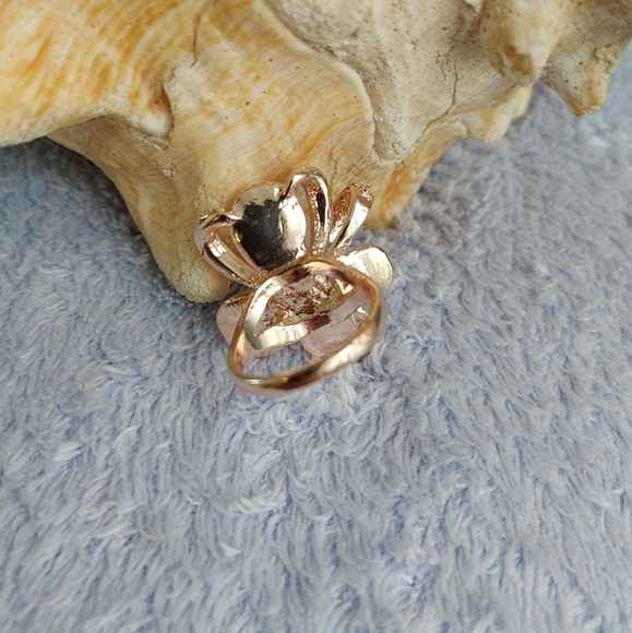 Rosegold Flower Ring - Picture 4 of 5
